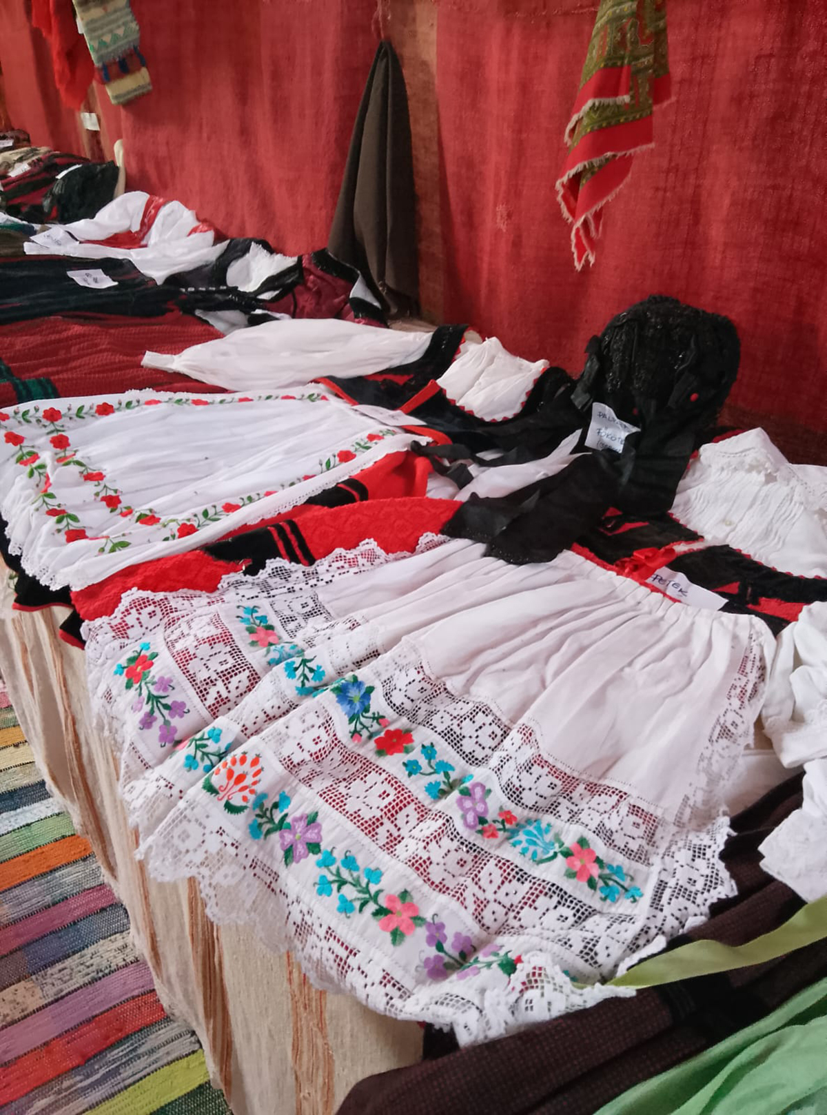 Százéves mindennapok emlékei